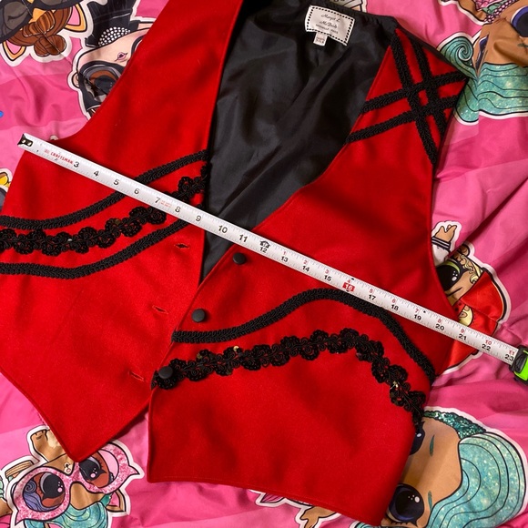 Red and black sequin vest - Picture 8 of 9